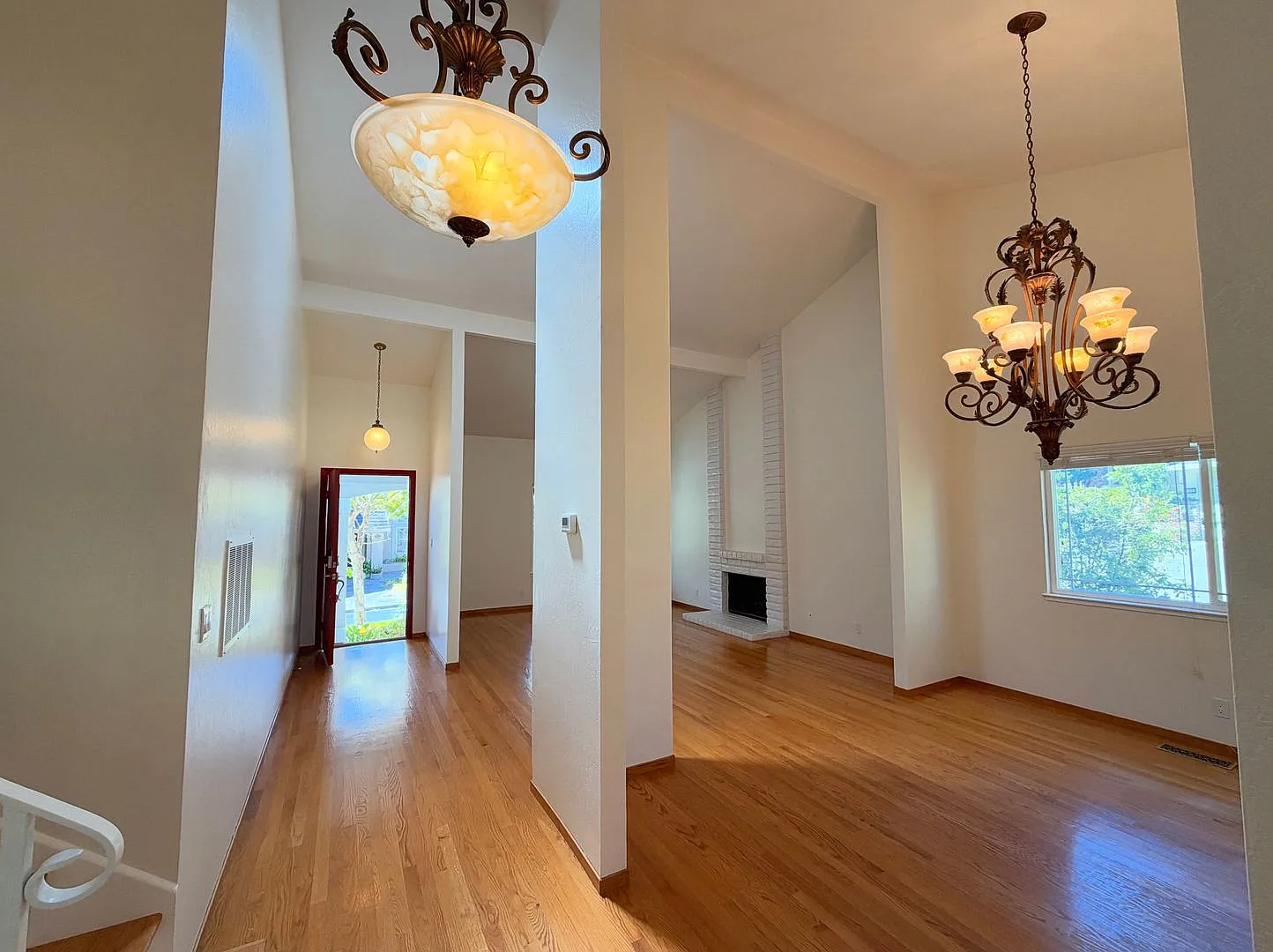 Updated Huge 3br/2.5ba 2250 Sq/Ft Bright & Sunny Baywood Park Home W Porch/Deck Community Pool — Photo 4
