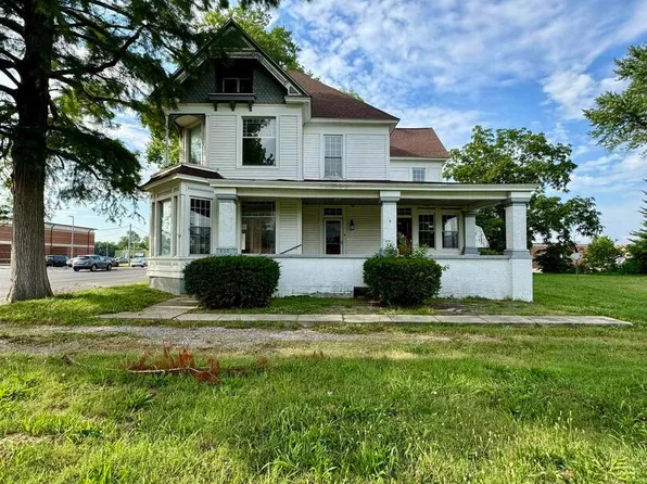 904 W Cherry St, Marion, IL 62959