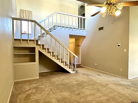 5th image of 2202 Villa Dr