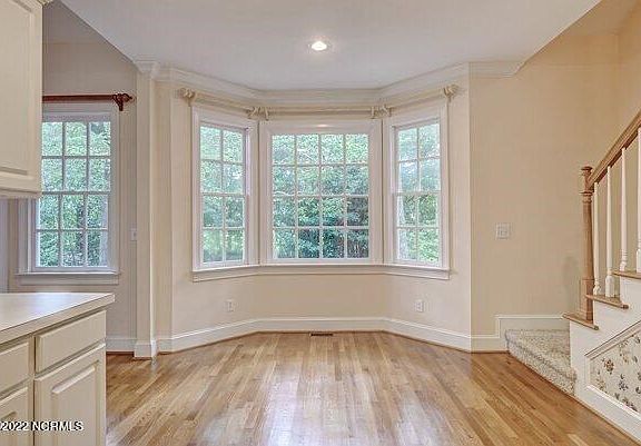 3rd image of 709 Squire Ln