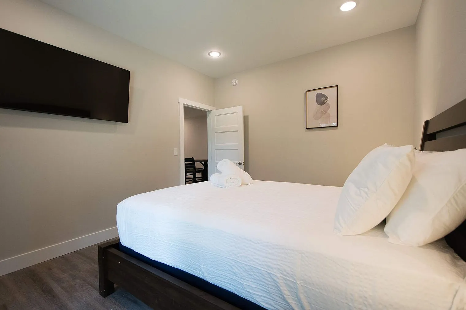 1 bed, 1.0 bath, 796 sqft, $2,472 — Photo 4