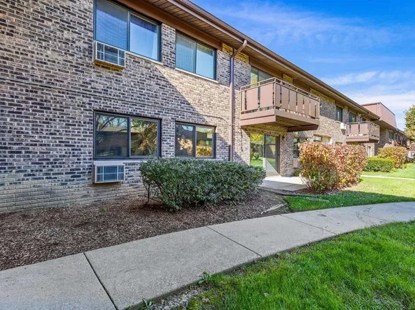 2616 N Windsor Dr Unit 103, Arlington Heights, IL 60004