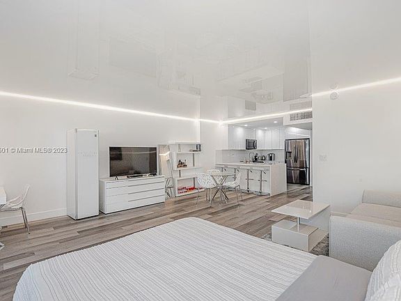 3rd image of 2301 Collins Ave APT 529