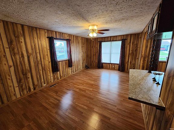 4th image of 325 Les Dr