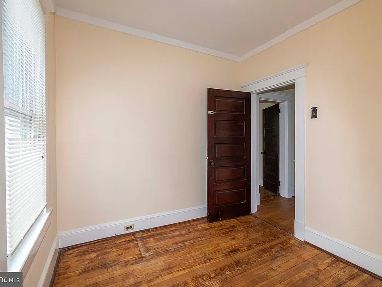 222 W Main St — Photo 48