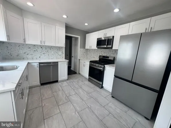 12 Godfrey Dr, Hamilton, NJ 08610