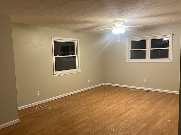 2nd image of 3221 Allen St