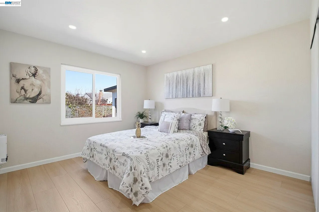 1 bed, 998 sqft, $1,300 — Photo 4