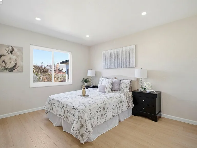 937 Neil Way — Photo 4