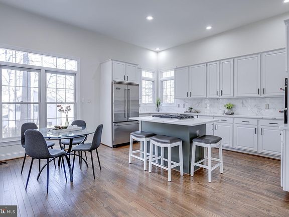 4th image of 8100 Bannerwood Ct