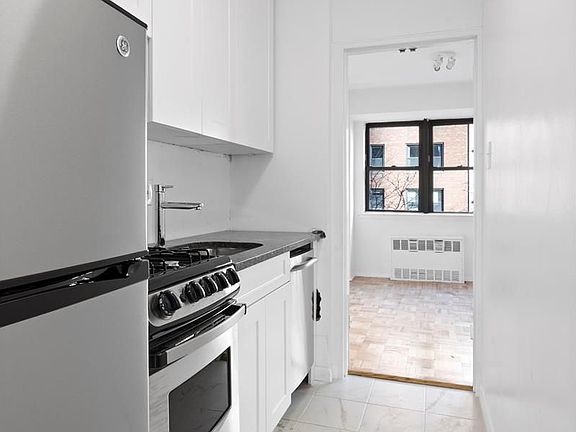 2nd image of 320 E 54th St APT 3E