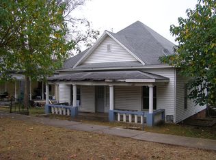 305 W 3rd St, Heavener, OK 74937
