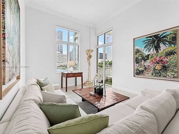 4th image of 701 Brickell Ave Key 303