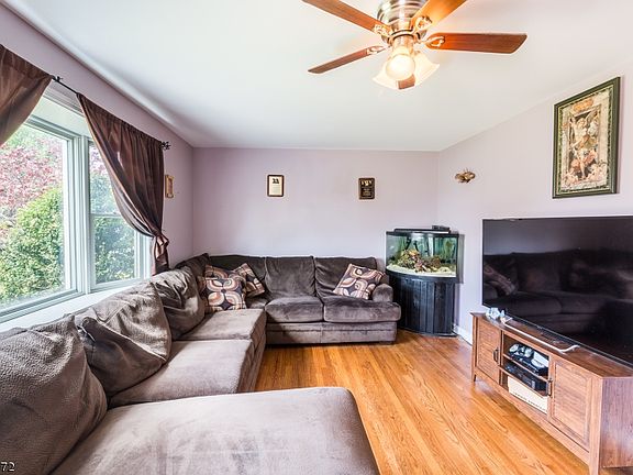 3rd image of 131 Valerie Dr
