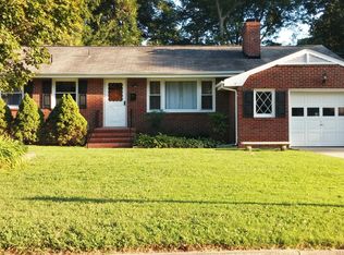 11 Azalea Dr, Newport News, VA 23602