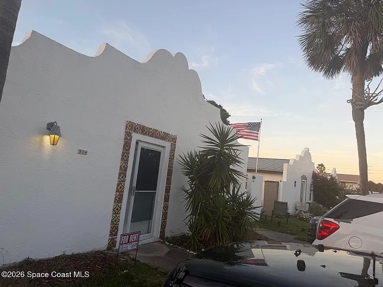 314 Pierce Ave — Photo 1