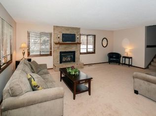 7105 Robinwood Bay, Woodbury, MN 55125