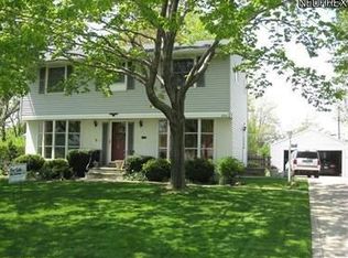 11410 Holliston Ln, Parma Heights, OH 44130