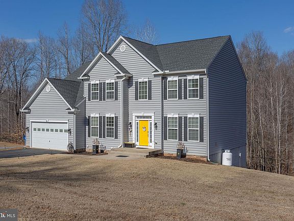 5th image of 74 Crowncrest Rd