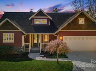 2 Oakhaven Ter, Asheville, NC 28803