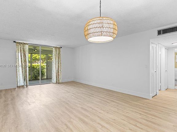 4th image of 414 SE 10th St APT 108