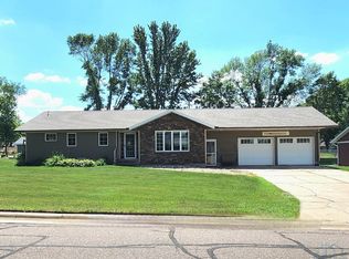 1306 6th St, Hull, IA 51239