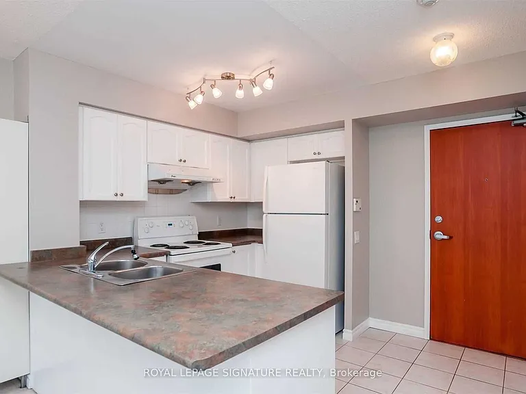 9017 Leslie St #603 — Photo 6