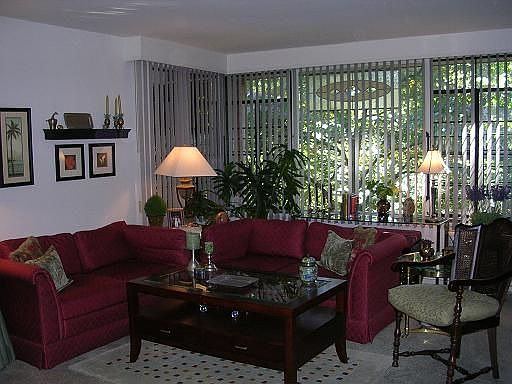 Living Room/Dining Area