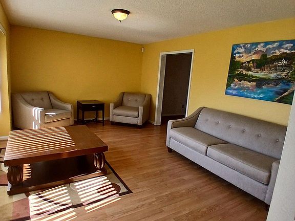 4th image of 36 Evergreen Ave