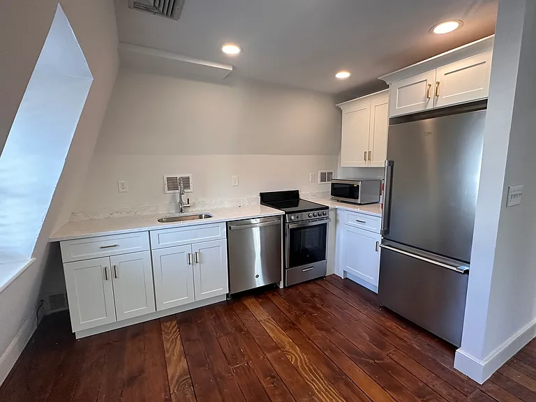 27 Dehart St #2 — Photo 3