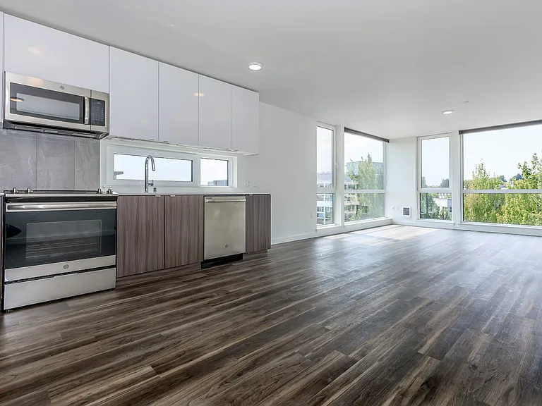 2112 E Denny Way — Photo 18