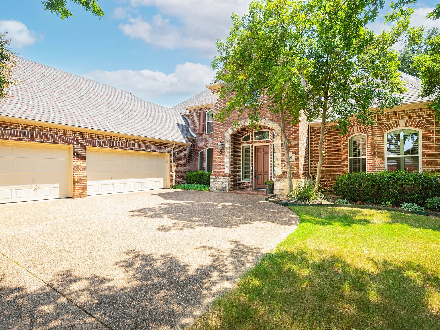 4 bed, 3752 sqft, $5,995 — Photo 3