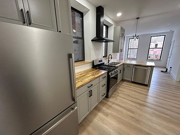 5th image of 822 River St Unit 1