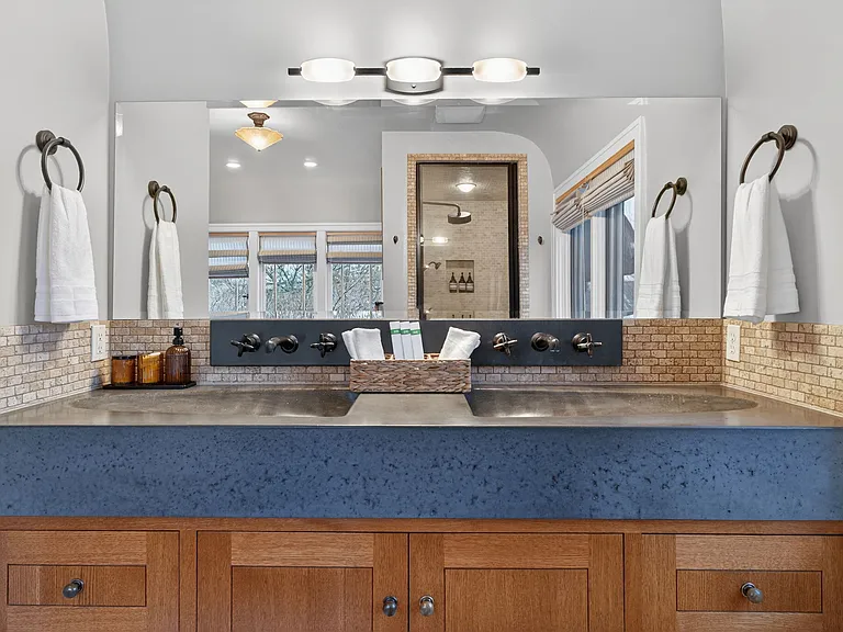 2028 NE Alameda Dr — Photo 35