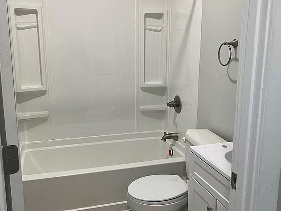 4th image of 141 N Central Ave #141