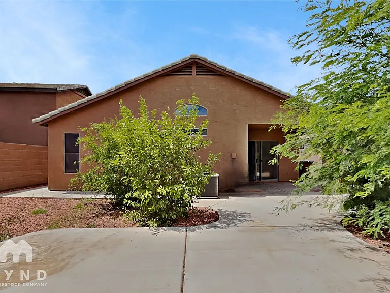 714 E Lovegrass Dr — Photo 16