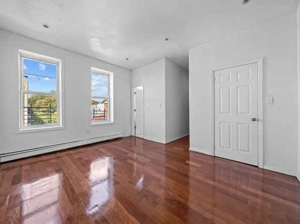 1323 Sutter Avenue image 19 of 50