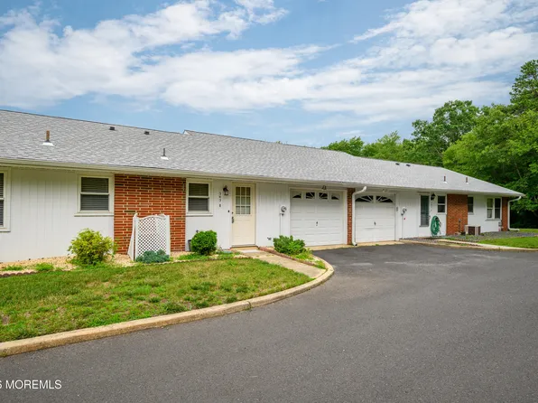 343B Canterbury Court #1002, Lakewood, NJ 08701