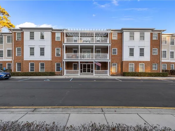 140 Springer Ln #232, Chesapeake, VA 23320