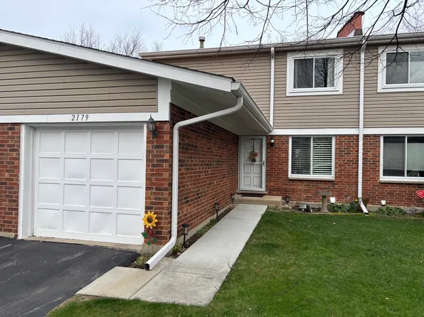 2179 N Queensburg Ln, Palatine, IL 60074