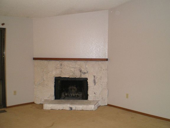 5th image of 23303 Lakeview Dr