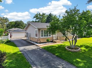 1104 Basin Dr, Lockport, IL 60441