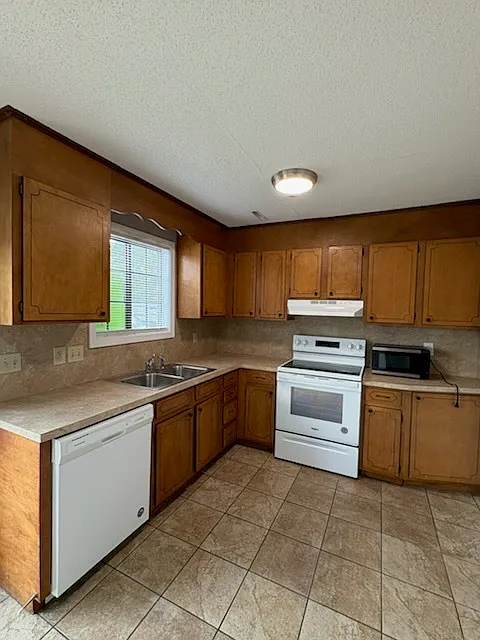 2 bed, 1.5 bath, 986 sqft, $1,095 — Photo 3