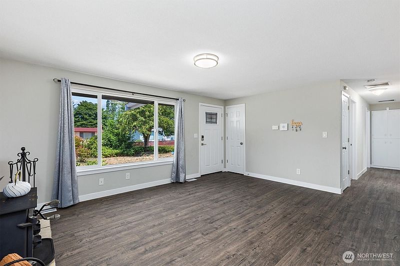 4th image of 422 167th Street S