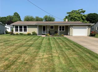 10 Sunset Dr, Conneaut, OH 44030