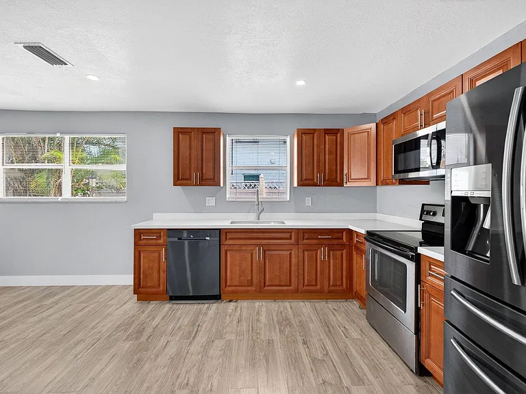 5424 SW 44th Ter — Photo 13