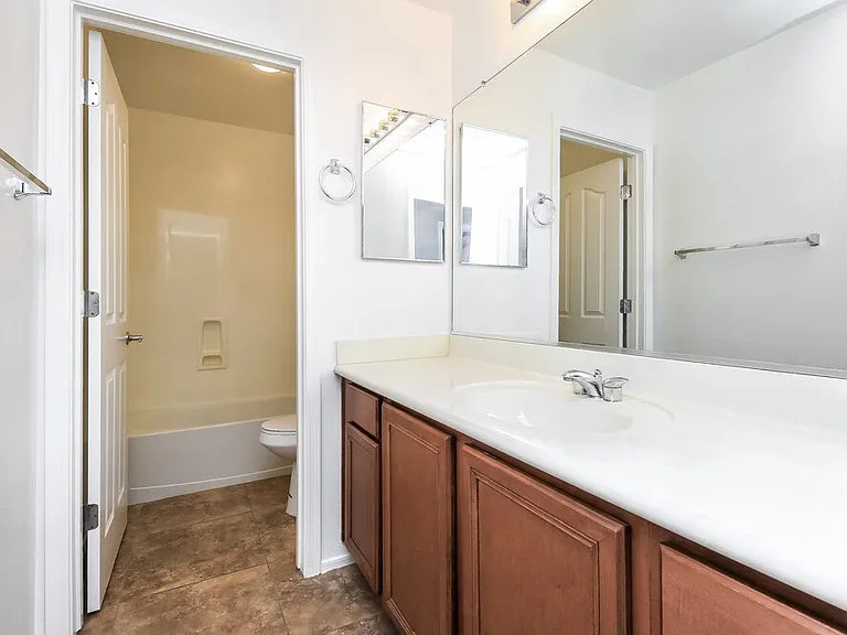2523 E Bart St — Photo 15