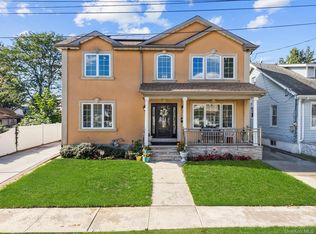 226 Franklin St, Elmont, NY 11003