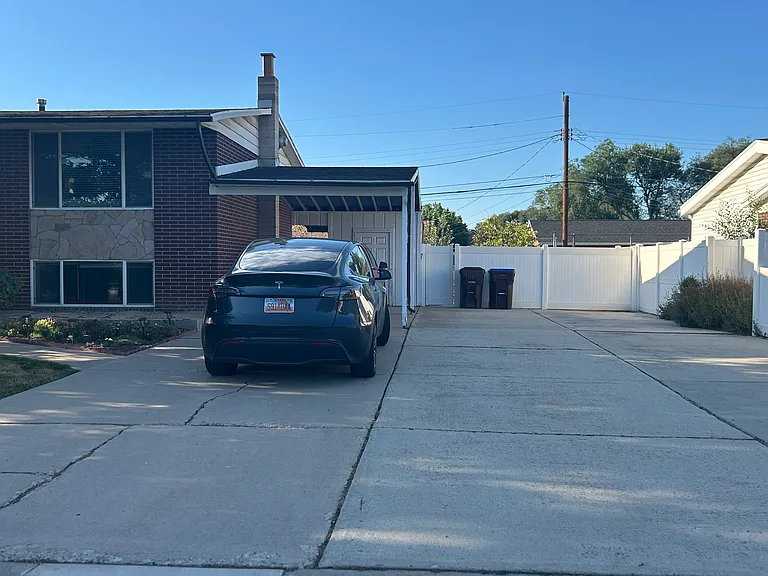 83 E Celeste Dr — Photo 3