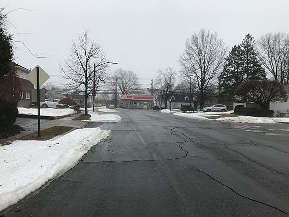 4th image of 6 Stauber Dr